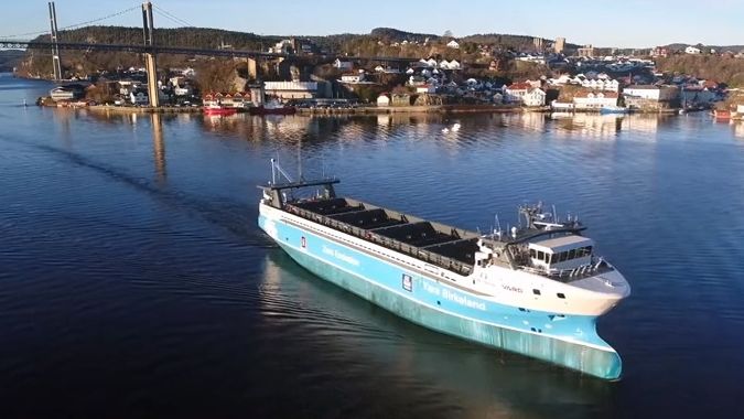 První elektrická kontejnerová loď bez posádky vypluje ještě letos